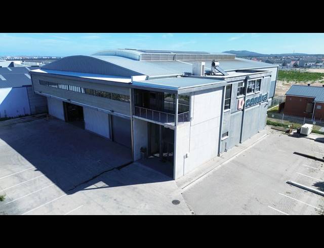 1,590M² WAREHOUSE FOR SALE IN RIVERGATE